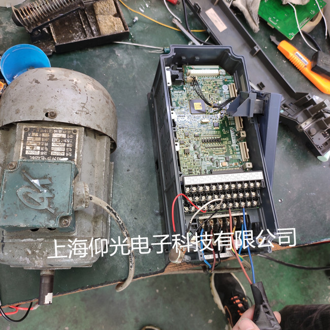 富士變頻器維修,常州富士變頻器維修FRN7.5E1S-2KW報警OC3修理